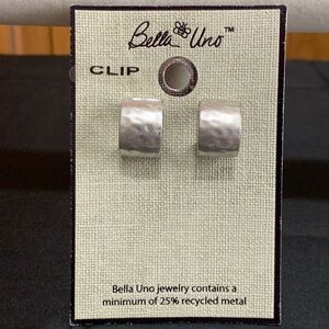 NWT Bella Uno silver tone hammered hoop clip on earrings